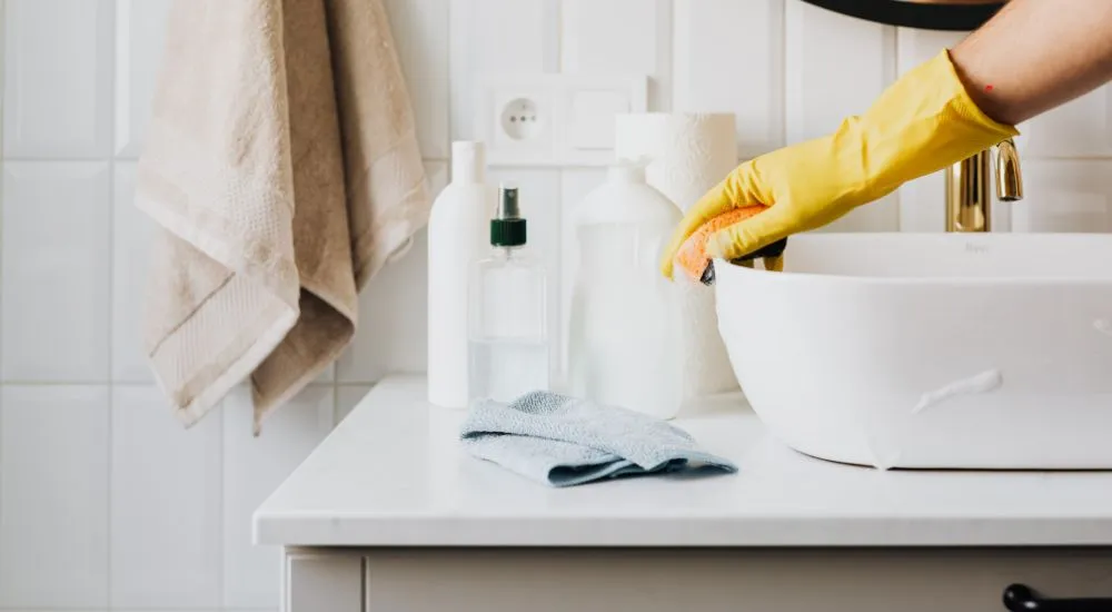How to Clean Bathroom Sink