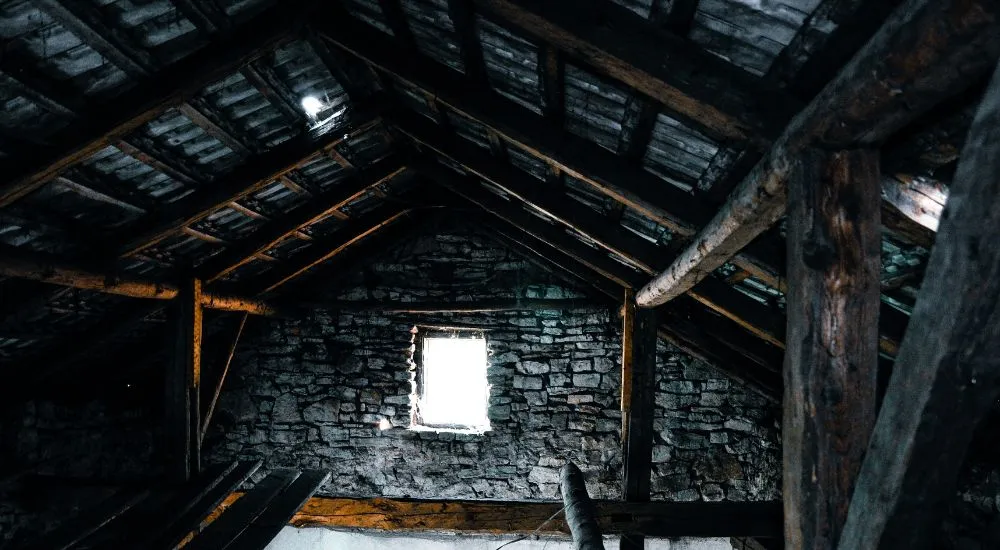 Farmhouse Dark-stained Exposed Beams 