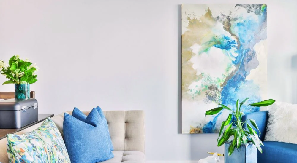 Finish with decor and artworks